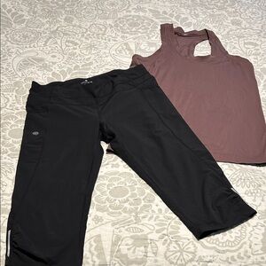 🎄Closet Closing Sale🎄 Athleta Black Capris & Tech Tank Set M